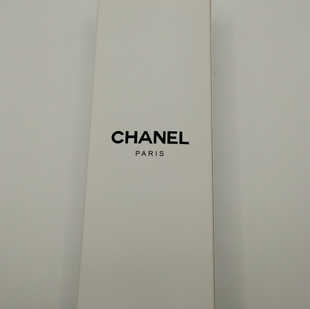 🆕Chanel Gold and My Pearl Head Bands SELLING THIS SET SEPARATELY - Picture 3 of 3
